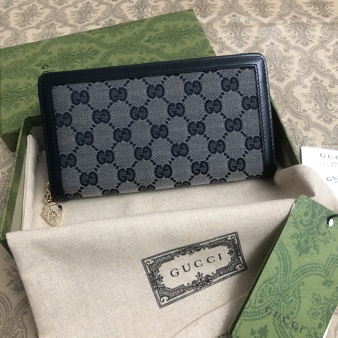 Gucci Luce系列包袋散发着浓郁的俏皮感和趣味感,“Luce”在意大利语中意为“光明”。Origi