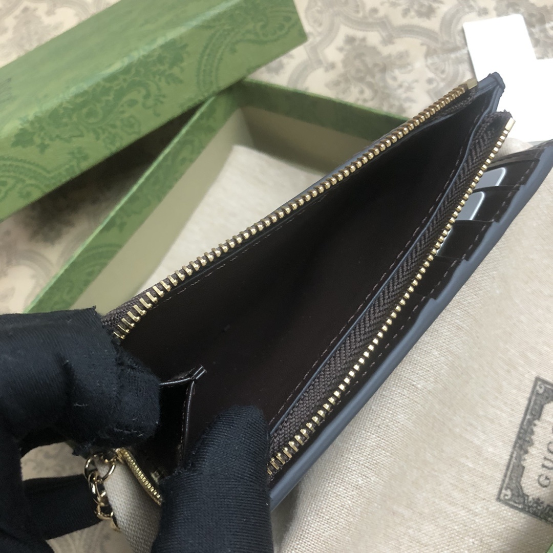 Gucci Luce系列包袋散发着浓郁的俏皮感和趣味感,“Luce”在意大利语中意为“光明”。Origi