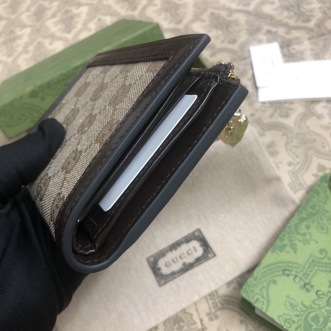 Gucci Luce系列包袋散发着浓郁的俏皮感和趣味感,“Luce”在意大利语中意为“光明”。Origi