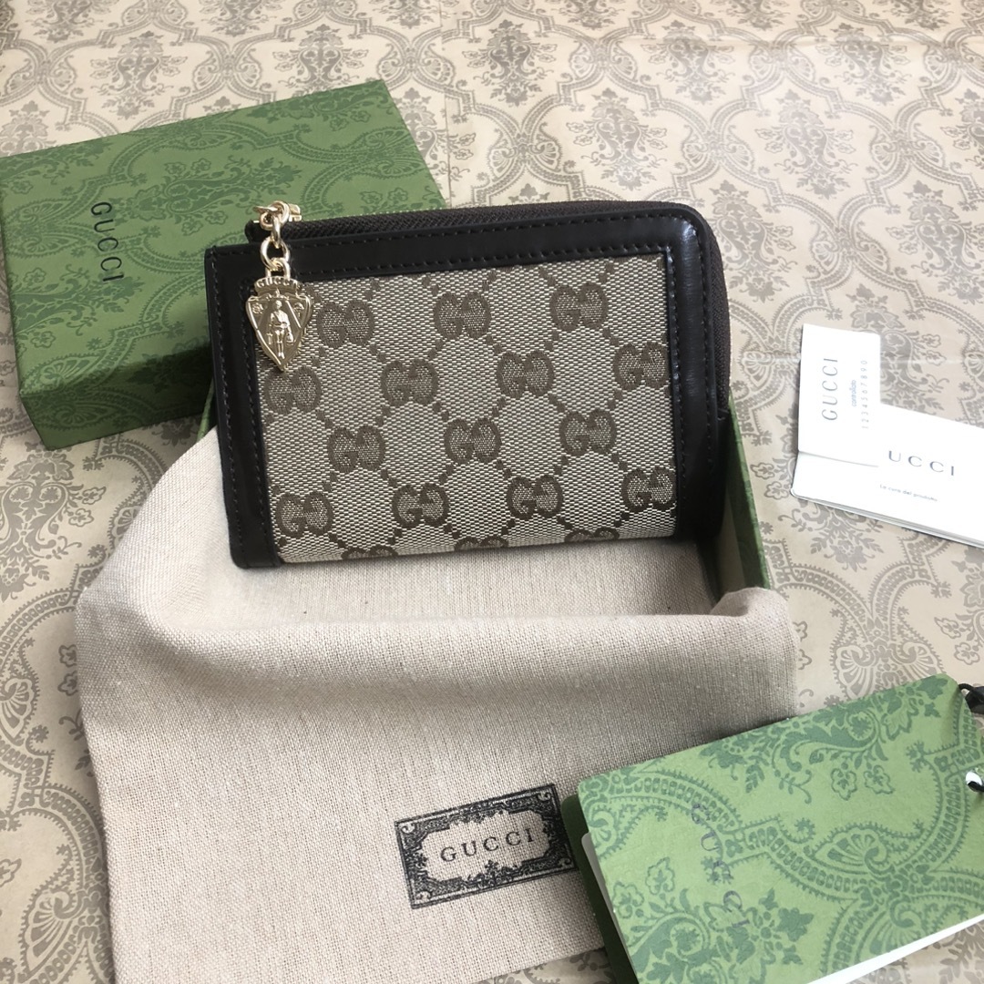 Gucci Luce系列包袋散发着浓郁的俏皮感和趣味感,“Luce”在意大利语中意为“光明”。Origi