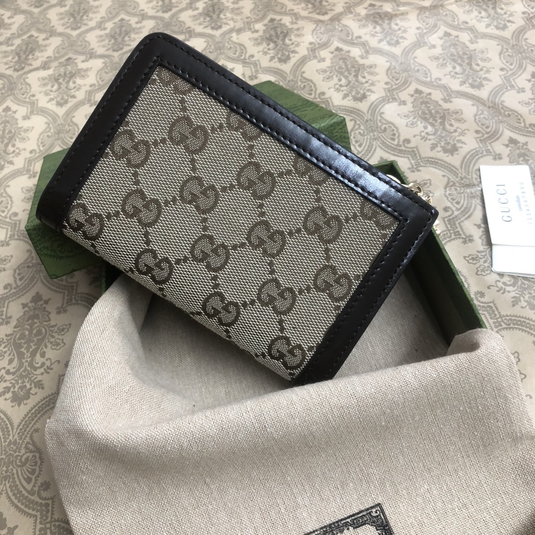 Gucci Luce系列包袋散发着浓郁的俏皮感和趣味感,“Luce”在意大利语中意为“光明”。Origi