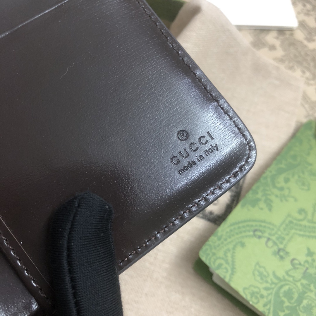 Gucci Luce系列包袋散发着浓郁的俏皮感和趣味感,“Luce”在意大利语中意为“光明”。Origi