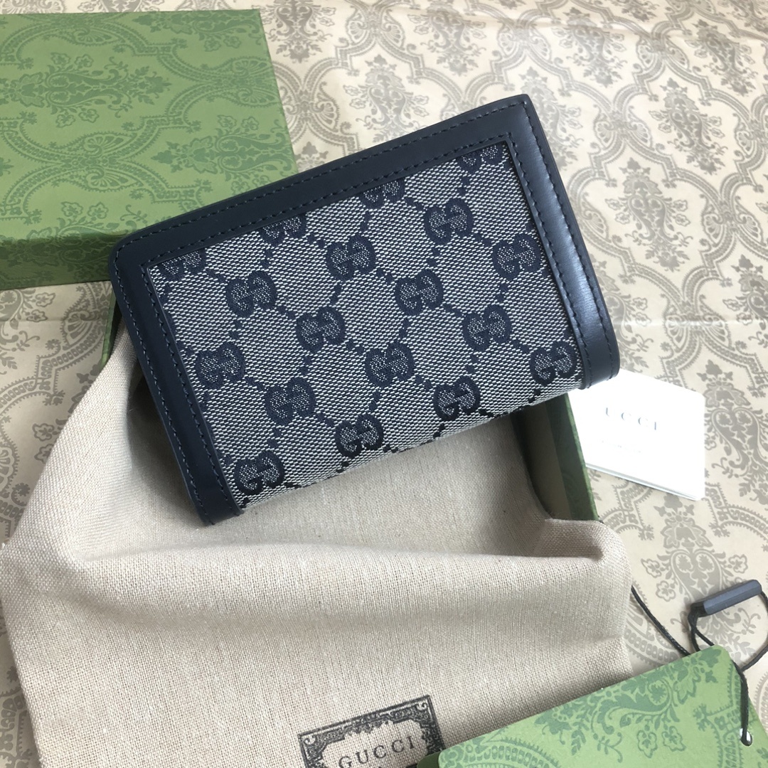 Gucci Luce系列包袋散发着浓郁的俏皮感和趣味感,“Luce”在意大利语中意为“光明”。Origi