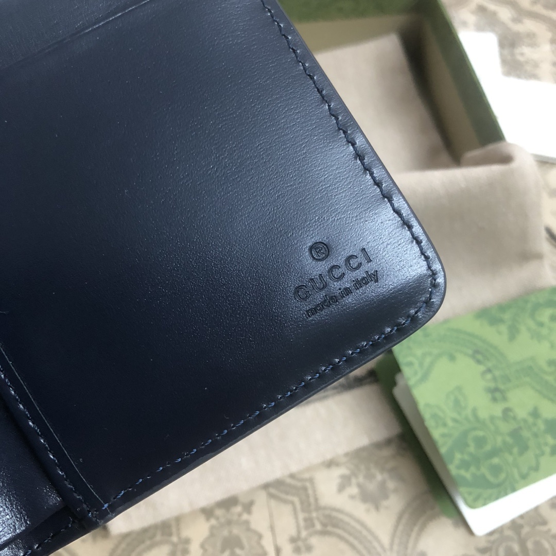 Gucci Luce系列包袋散发着浓郁的俏皮感和趣味感,“Luce”在意大利语中意为“光明”。Origi