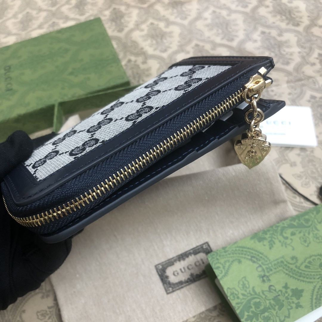 Gucci Luce系列包袋散发着浓郁的俏皮感和趣味感,“Luce”在意大利语中意为“光明”。Origi