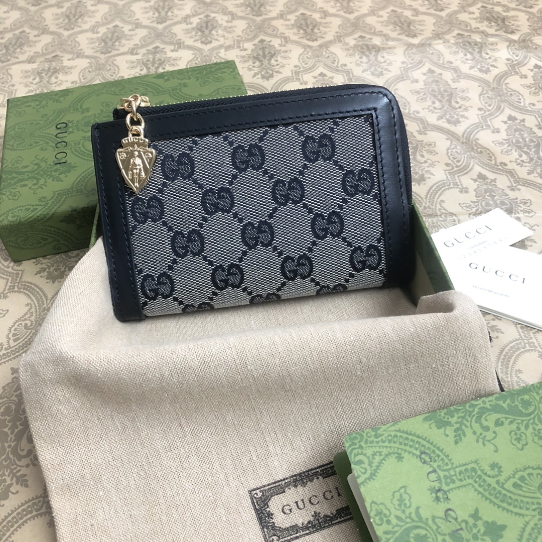 Gucci Luce系列包袋散发着浓郁的俏皮感和趣味感,“Luce”在意大利语中意为“光明”。Origi