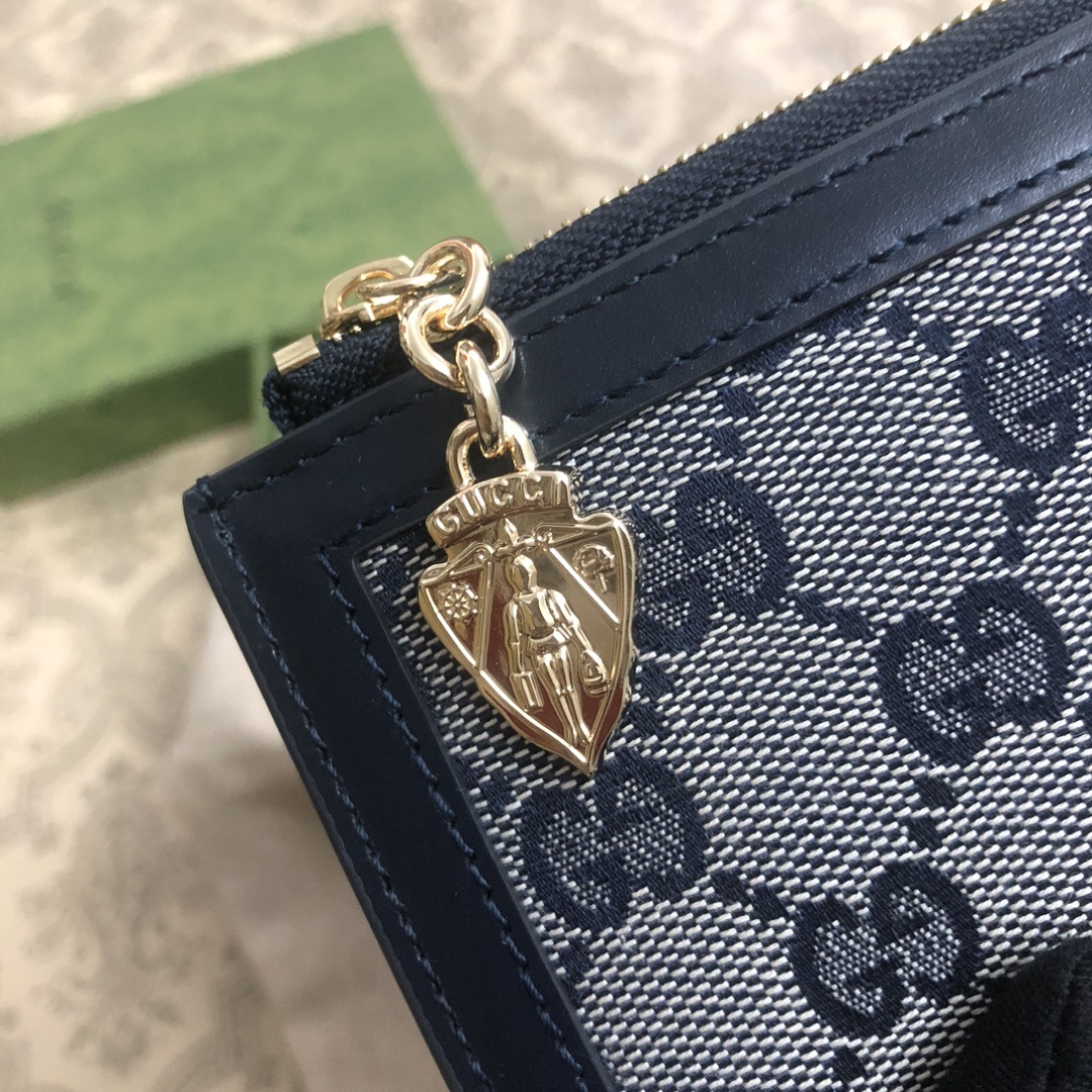 Gucci Luce系列包袋散发着浓郁的俏皮感和趣味感,“Luce”在意大利语中意为“光明”。Origi
