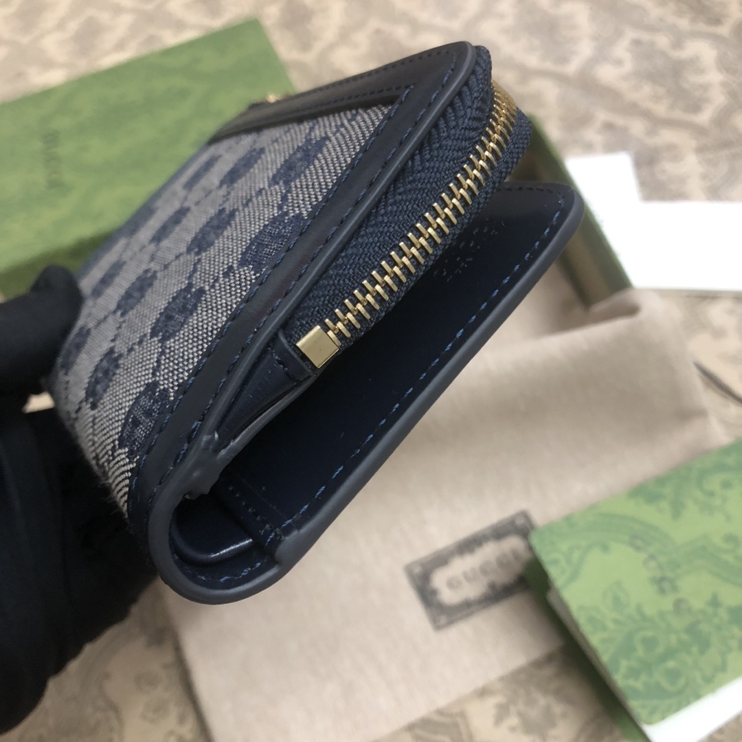 Gucci Luce系列包袋散发着浓郁的俏皮感和趣味感,“Luce”在意大利语中意为“光明”。Origi