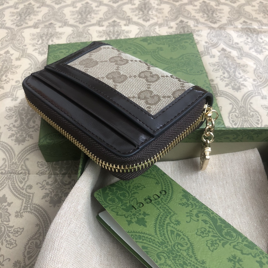 Gucci Luce系列包袋散发着浓郁的俏皮感和趣味感,“Luce”在意大利语中意为“光明”。Origi