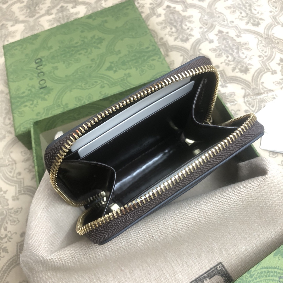 Gucci Luce系列包袋散发着浓郁的俏皮感和趣味感,“Luce”在意大利语中意为“光明”。Origi