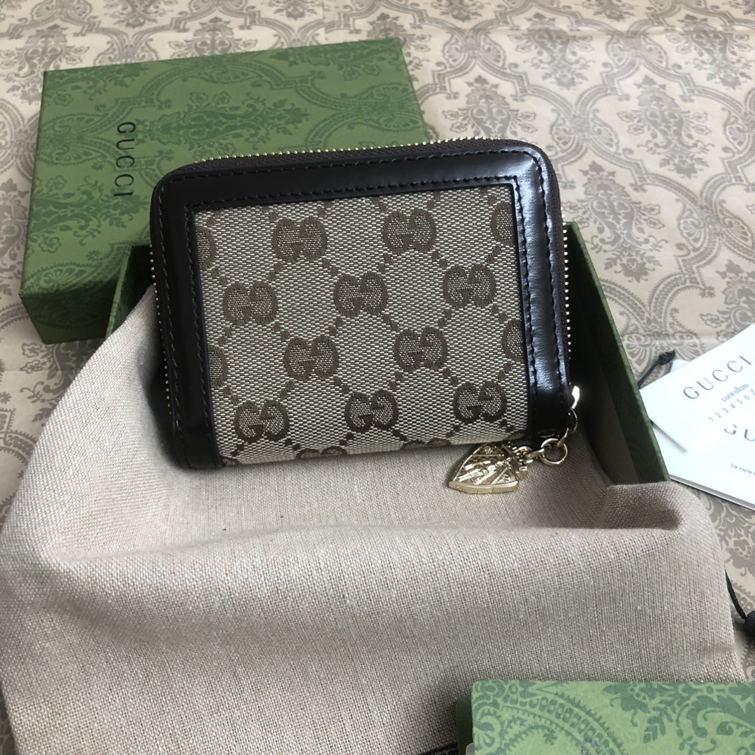 Gucci Luce系列包袋散发着浓郁的俏皮感和趣味感,“Luce”在意大利语中意为“光明”。Origi