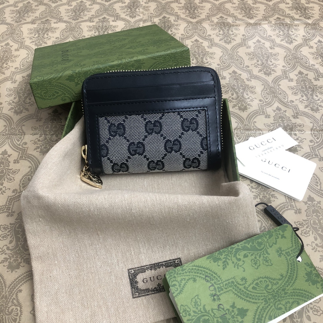 Gucci Luce系列包袋散发着浓郁的俏皮感和趣味感,“Luce”在意大利语中意为“光明”。Origi