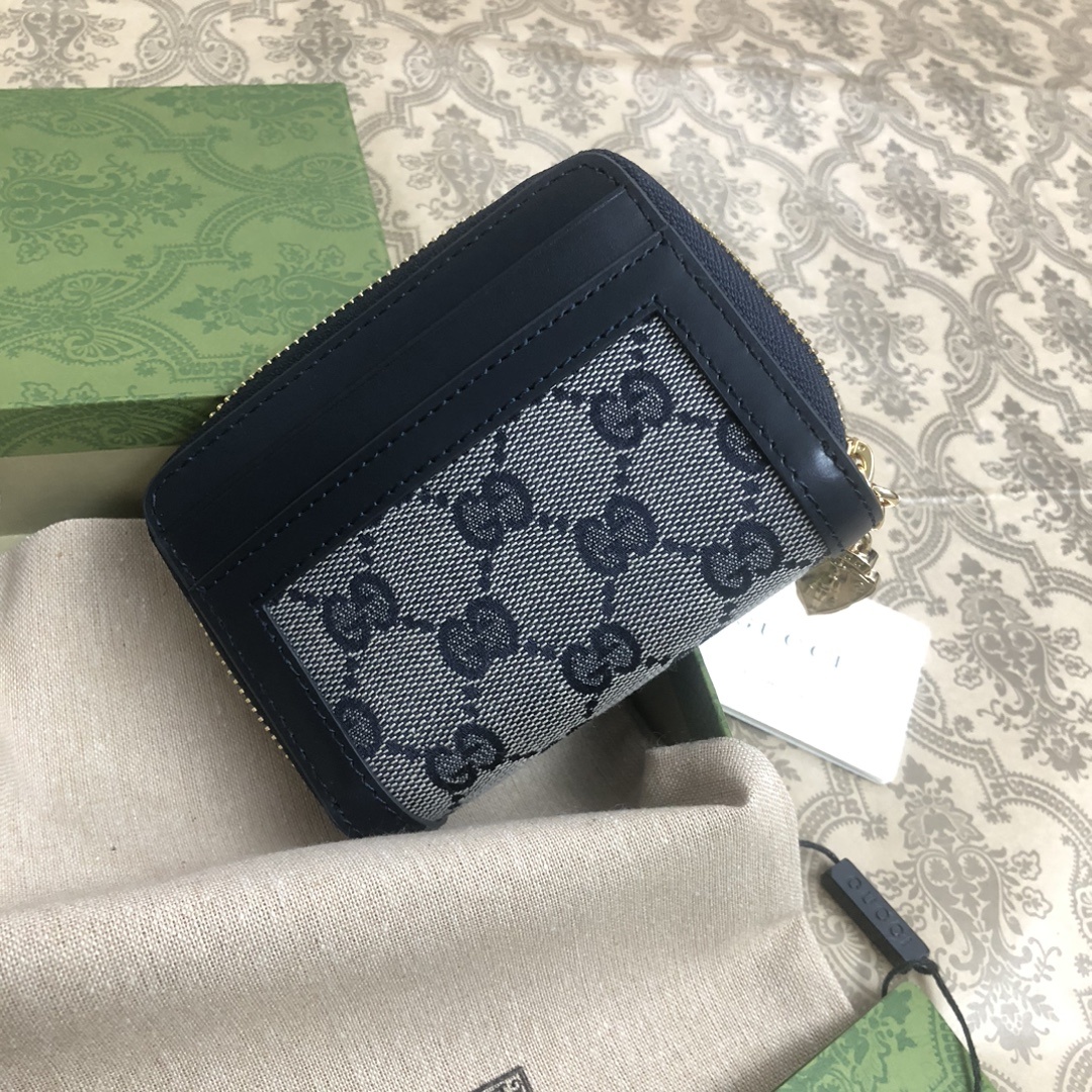 Gucci Luce系列包袋散发着浓郁的俏皮感和趣味感,“Luce”在意大利语中意为“光明”。Origi