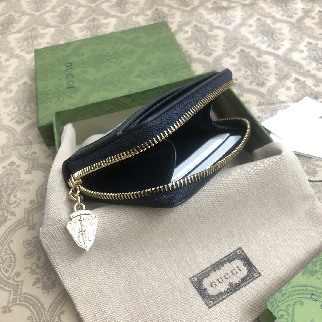 Gucci Luce系列包袋散发着浓郁的俏皮感和趣味感,“Luce”在意大利语中意为“光明”。Origi
