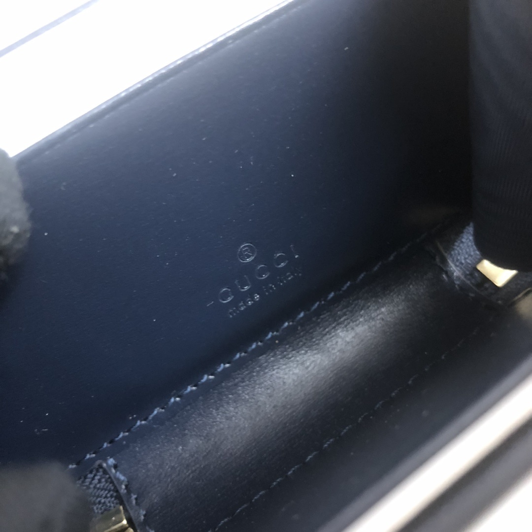 Gucci Luce系列包袋散发着浓郁的俏皮感和趣味感,“Luce”在意大利语中意为“光明”。Origi