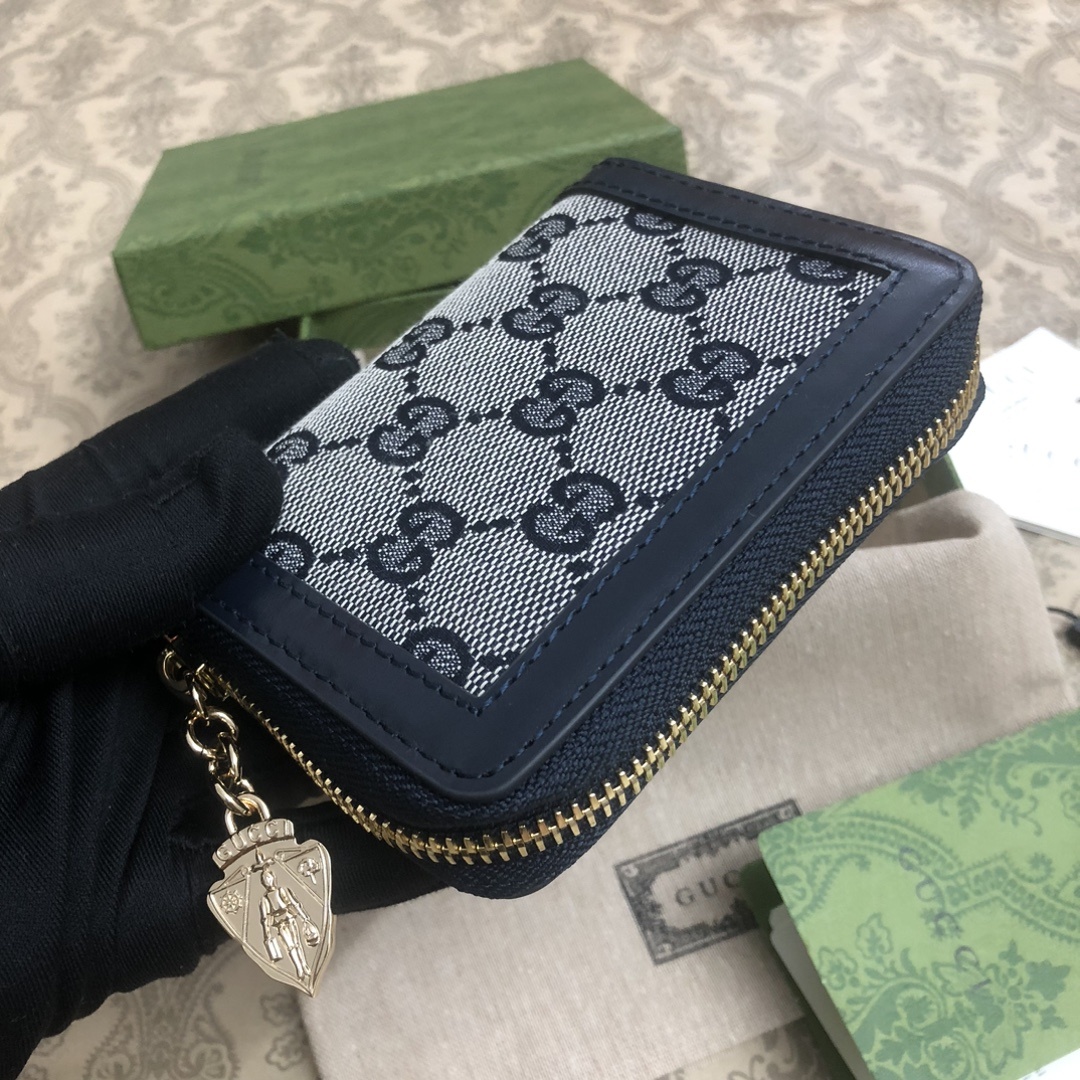 Gucci Luce系列包袋散发着浓郁的俏皮感和趣味感,“Luce”在意大利语中意为“光明”。Origi