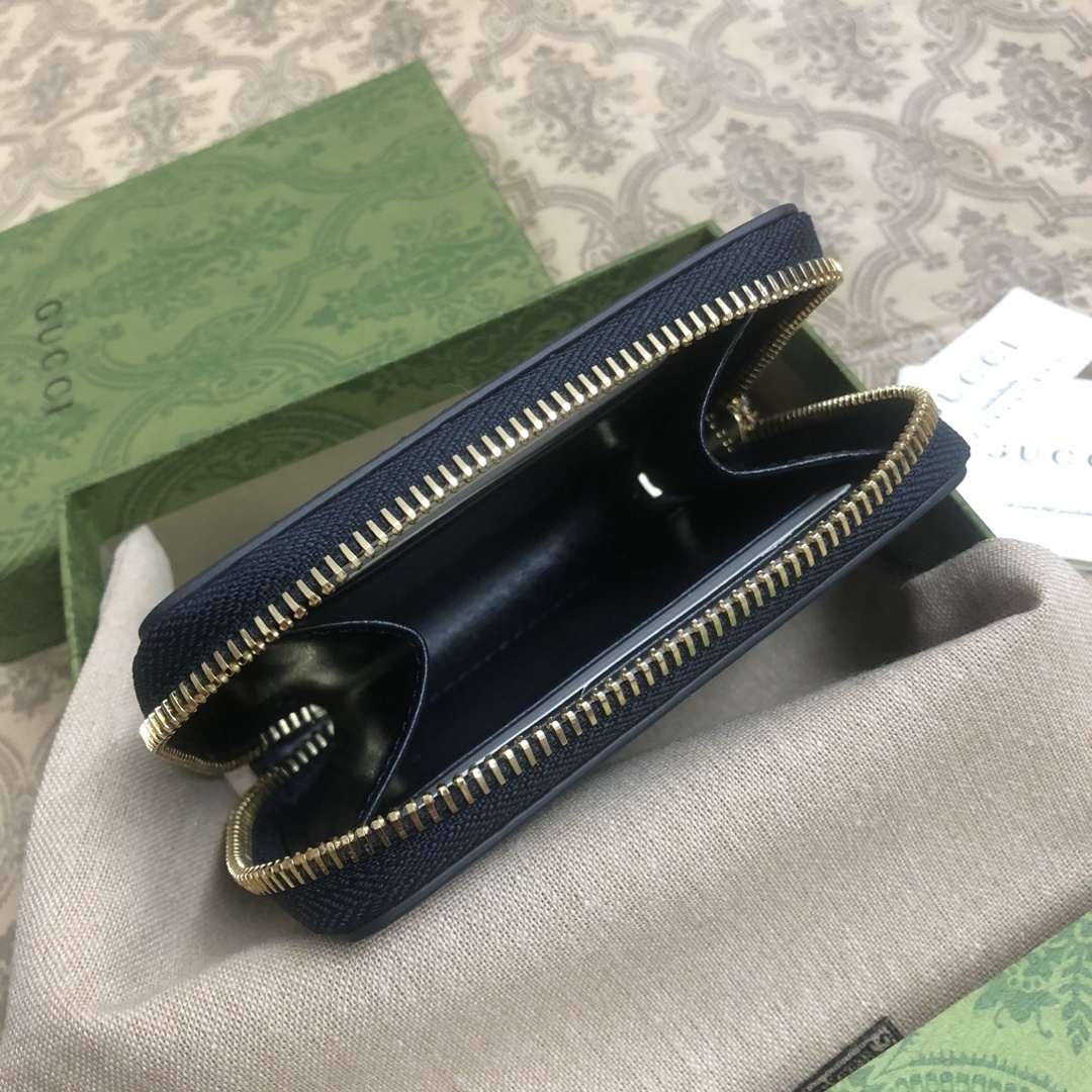 Gucci Luce系列包袋散发着浓郁的俏皮感和趣味感,“Luce”在意大利语中意为“光明”。Origi