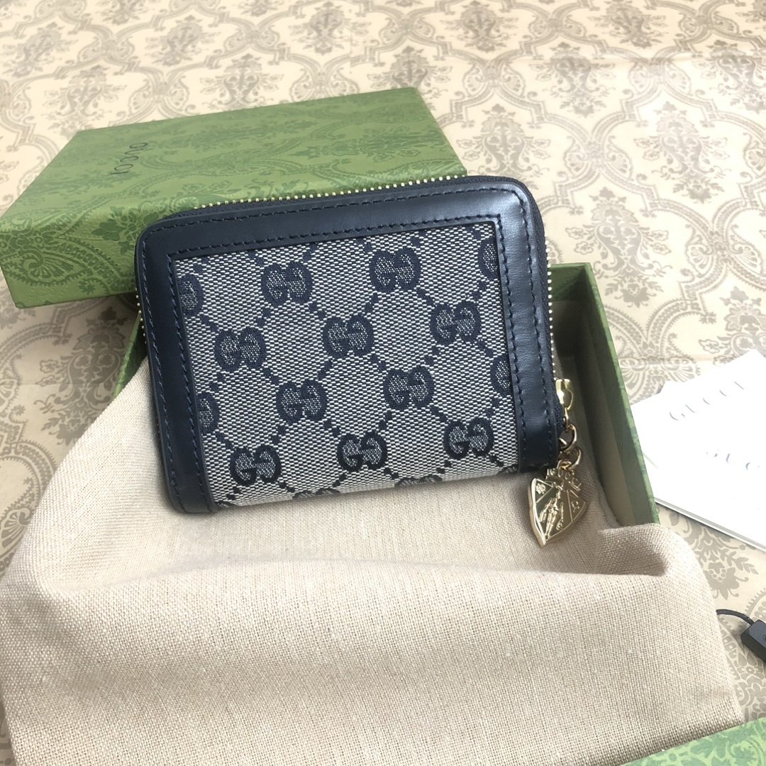Gucci Luce系列包袋散发着浓郁的俏皮感和趣味感,“Luce”在意大利语中意为“光明”。Origi
