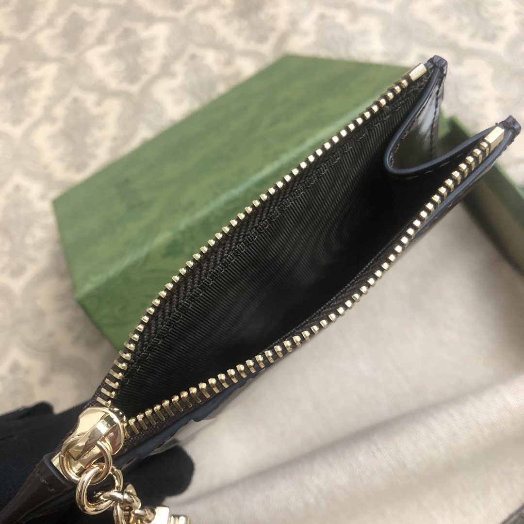 Gucci Luce系列包袋散发着浓郁的俏皮感和趣味感,“Luce”在意大利语中意为“光明”。Origi