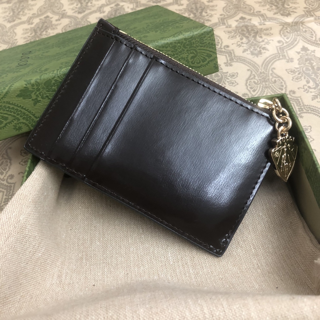 Gucci Luce系列包袋散发着浓郁的俏皮感和趣味感,“Luce”在意大利语中意为“光明”。Origi