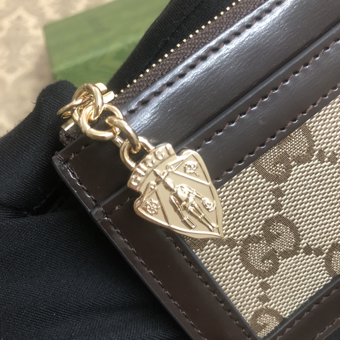 Gucci Luce系列包袋散发着浓郁的俏皮感和趣味感,“Luce”在意大利语中意为“光明”。Origi