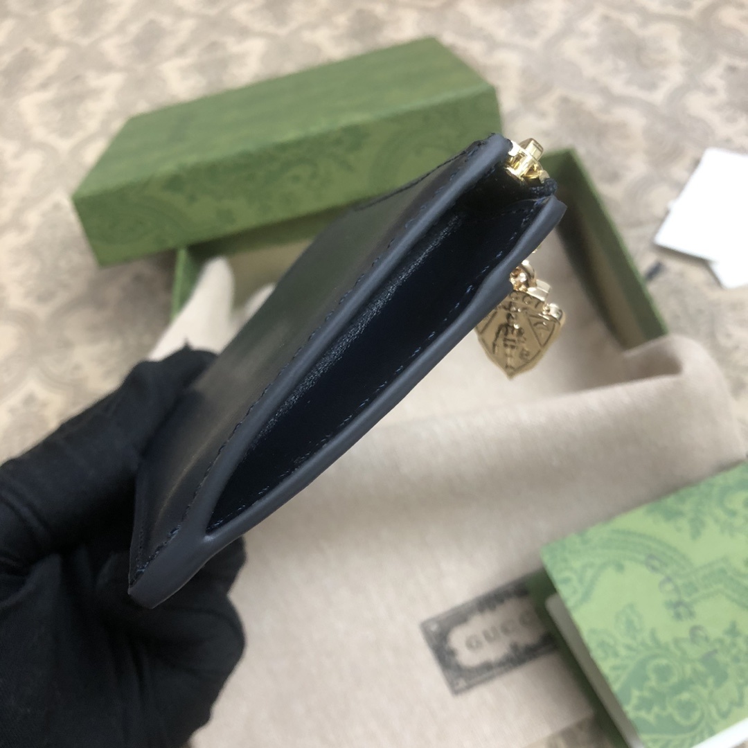 Gucci Luce系列包袋散发着浓郁的俏皮感和趣味感,“Luce”在意大利语中意为“光明”。Origi