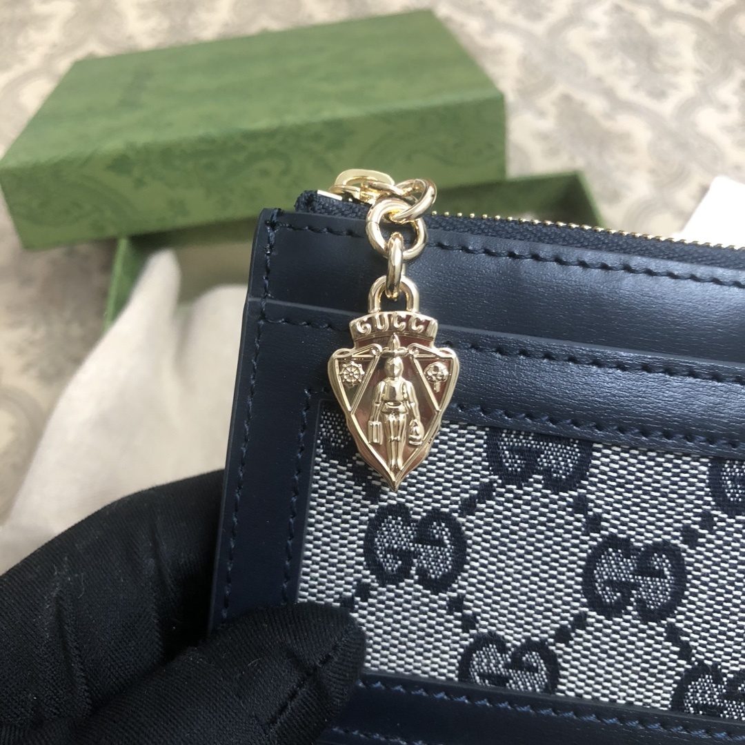 Gucci Luce系列包袋散发着浓郁的俏皮感和趣味感,“Luce”在意大利语中意为“光明”。Origi