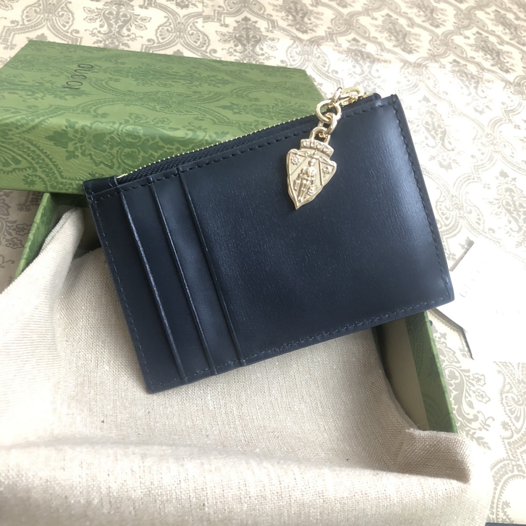 Gucci Luce系列包袋散发着浓郁的俏皮感和趣味感,“Luce”在意大利语中意为“光明”。Origi