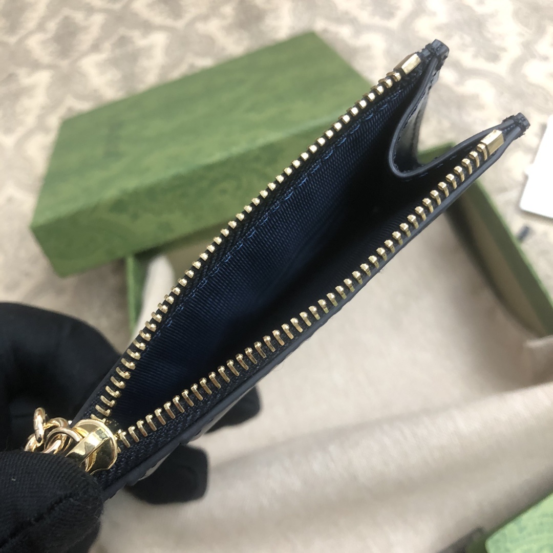 Gucci Luce系列包袋散发着浓郁的俏皮感和趣味感,“Luce”在意大利语中意为“光明”。Origi