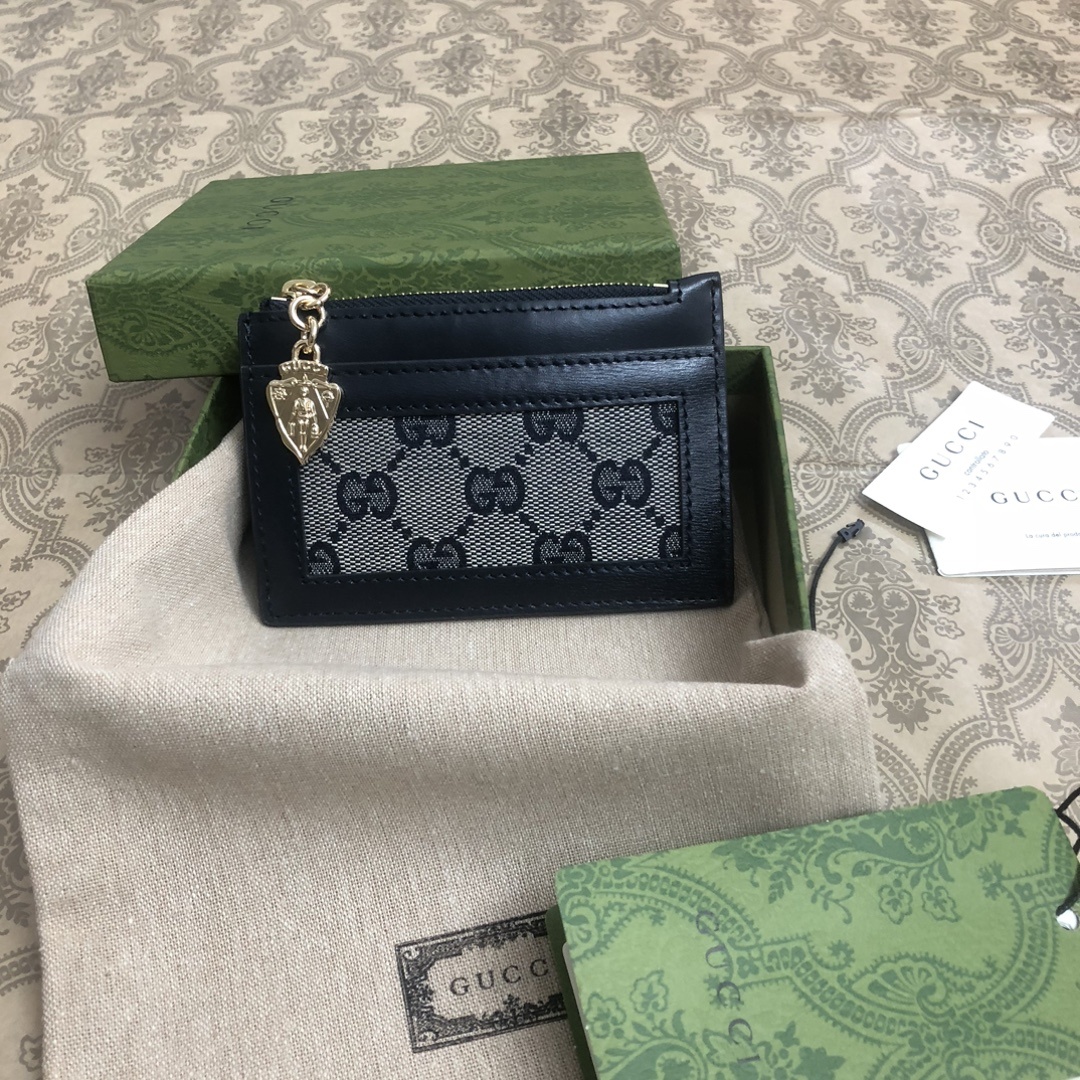 Gucci Luce系列包袋散发着浓郁的俏皮感和趣味感,“Luce”在意大利语中意为“光明”。Origi