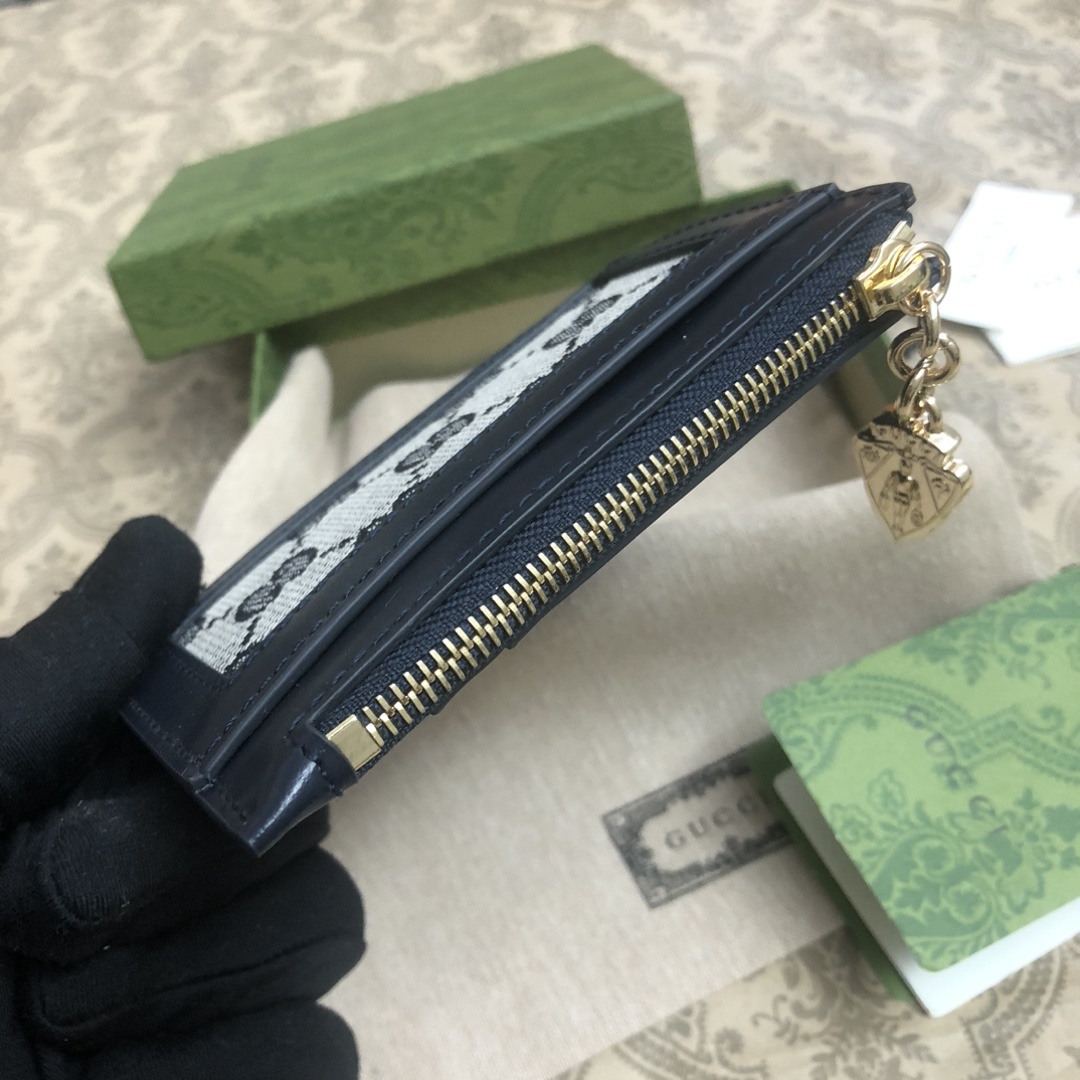 Gucci Luce系列包袋散发着浓郁的俏皮感和趣味感,“Luce”在意大利语中意为“光明”。Origi