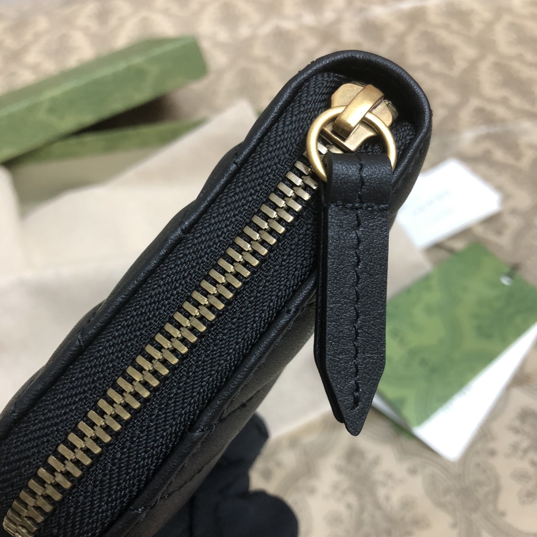 GG marmont拉链包🙀采用绗缝进口小牛皮打造👏🏻配以人形纹设计😍背面配以GG标志👏🏻复古金色金属配