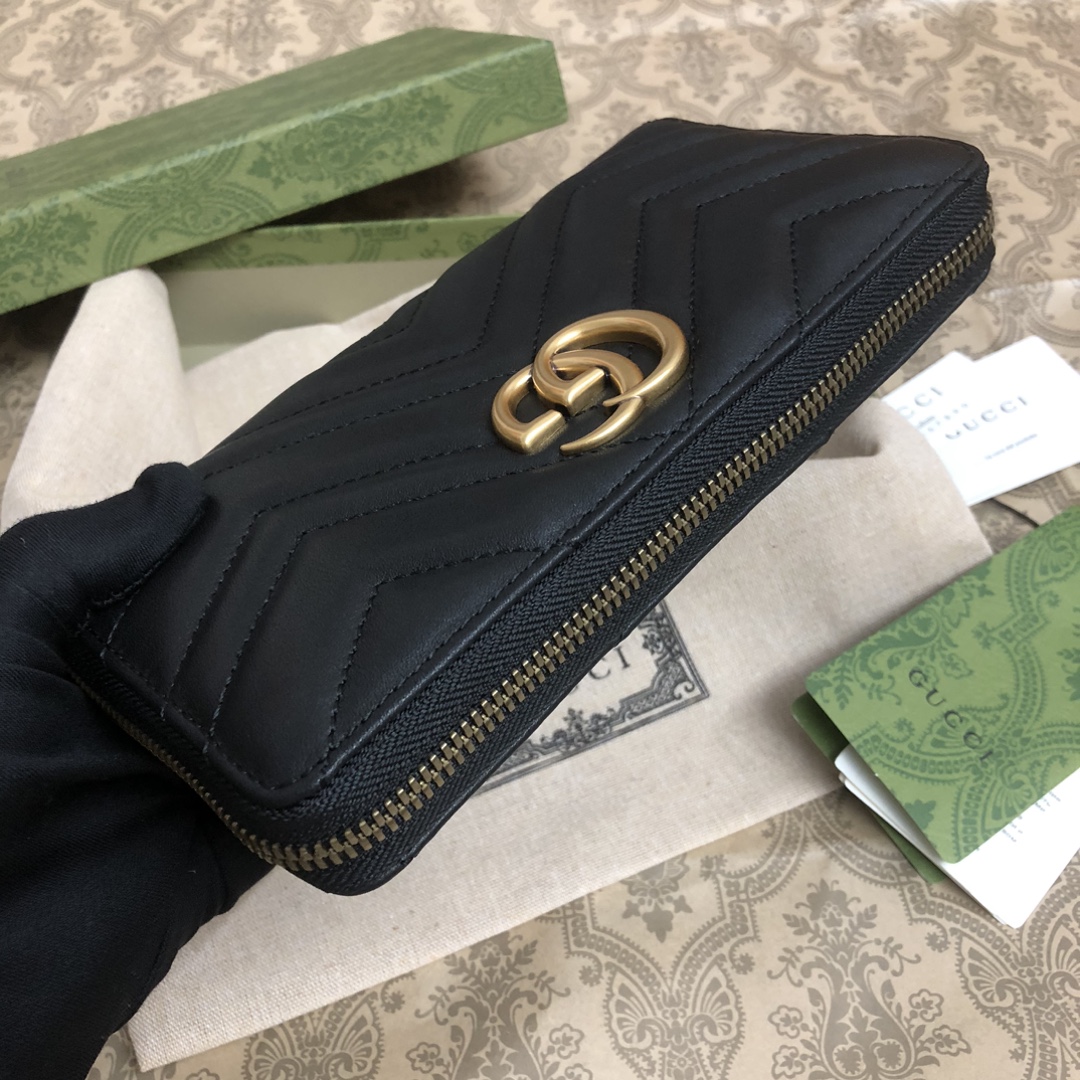 GG marmont拉链包🙀采用绗缝进口小牛皮打造👏🏻配以人形纹设计😍背面配以GG标志👏🏻复古金色金属配