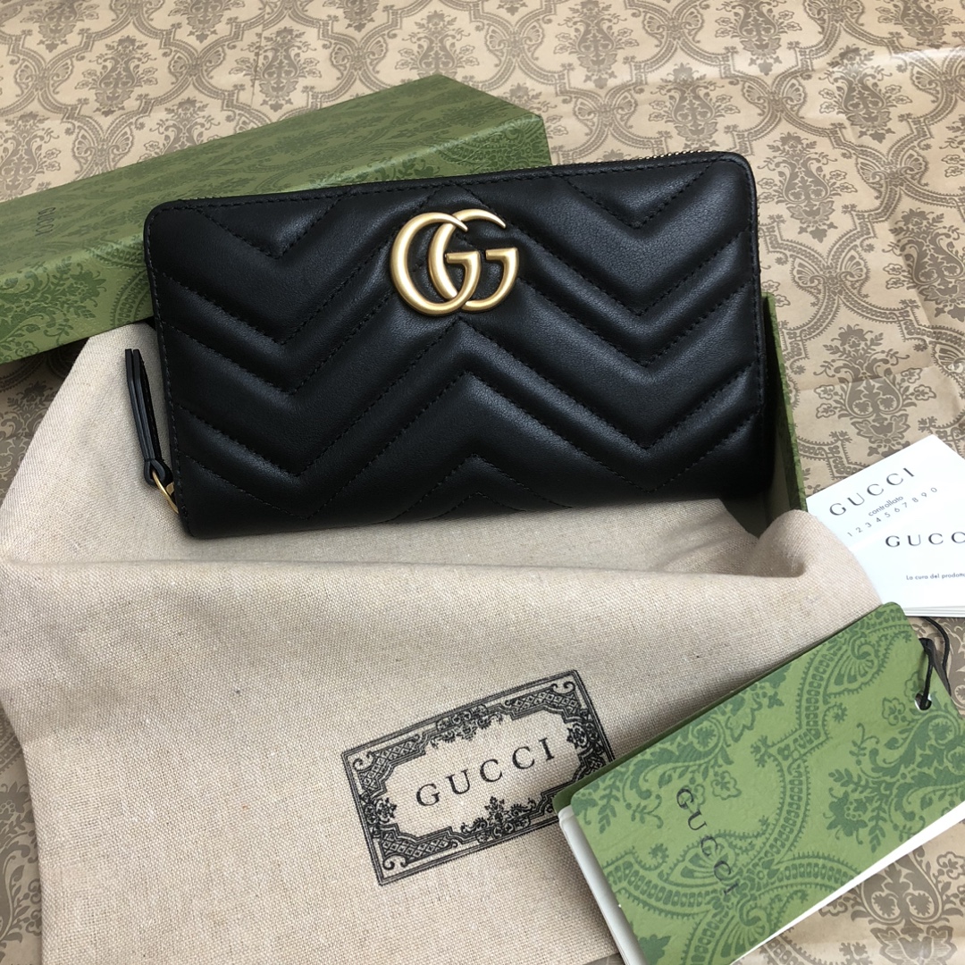 GG marmont拉链包🙀采用绗缝进口小牛皮打造👏🏻配以人形纹设计😍背面配以GG标志👏🏻复古金色金属配