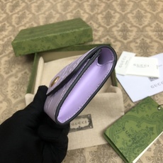 品牌创始人Guccio Gucci先生的姓名首字母缩写为皮革配饰增色添彩,将现代感十足的小皮具与Gucc 品牌创始人Guccio Gucci先生的姓名首字母缩写为皮革配饰增色添彩,将现代感十足的小皮具与Gucc