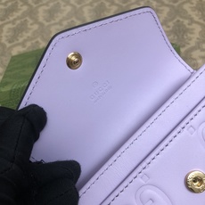 品牌创始人Guccio Gucci先生的姓名首字母缩写为皮革配饰增色添彩,将现代感十足的小皮具与Gucc 品牌创始人Guccio Gucci先生的姓名首字母缩写为皮革配饰增色添彩,将现代感十足的小皮具与Gucc