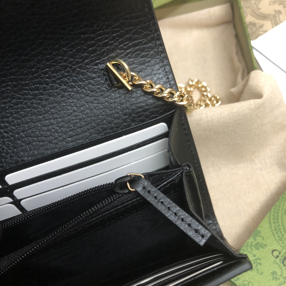 𝐎𝐩𝐡𝐢𝐝𝐢𝐚系列采用意大利进口小牛皮，配以经典双G五金，新的式样和轮廓托的新作登场了。结构形状，其中内