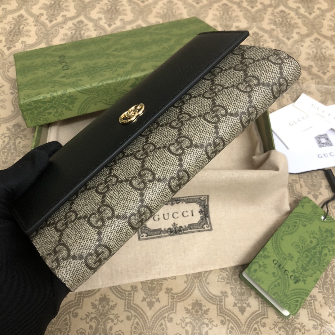 𝐎𝐩𝐡𝐢𝐝𝐢𝐚系列采用意大利进口小牛皮，配以经典双G五金，新的式样和轮廓托的新作登场了。结构形状，其中内