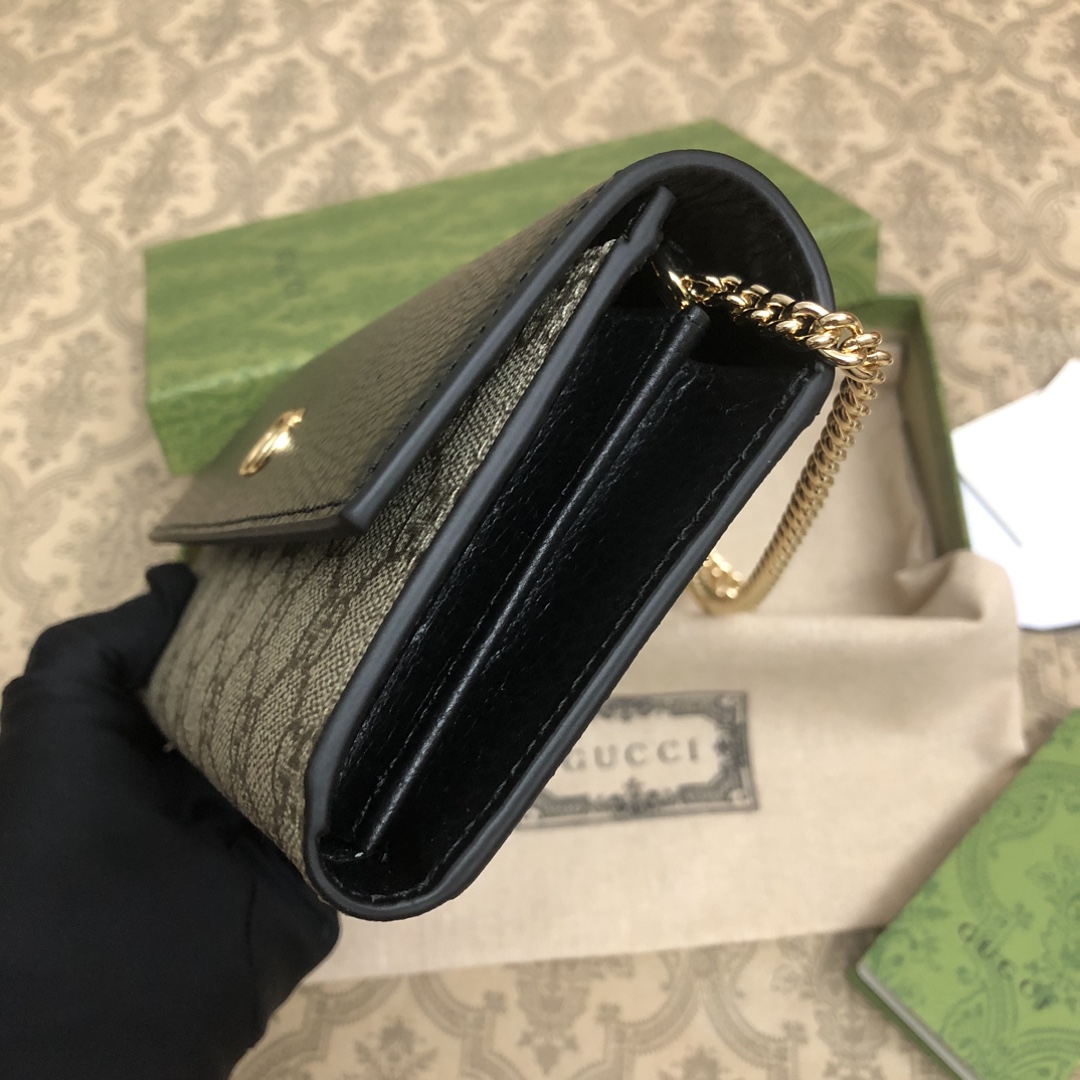𝐎𝐩𝐡𝐢𝐝𝐢𝐚系列采用意大利进口小牛皮，配以经典双G五金，新的式样和轮廓托的新作登场了。结构形状，其中内
