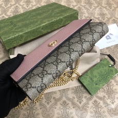 𝐎𝐩𝐡𝐢𝐝𝐢𝐚系列采用意大利进口小牛皮,配以经典双G五金,新的式样和轮廓托的新作登场了。结构形状,其中内 𝐎𝐩𝐡𝐢𝐝𝐢𝐚系列采用意大利进口小牛皮,配以经典双G五金,新的式样和轮廓托的新作登场了。结构形状,其中内