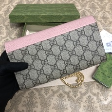 𝐎𝐩𝐡𝐢𝐝𝐢𝐚系列采用意大利进口小牛皮,配以经典双G五金,新的式样和轮廓托的新作登场了。结构形状,其中内 𝐎𝐩𝐡𝐢𝐝𝐢𝐚系列采用意大利进口小牛皮,配以经典双G五金,新的式样和轮廓托的新作登场了。结构形状,其中内