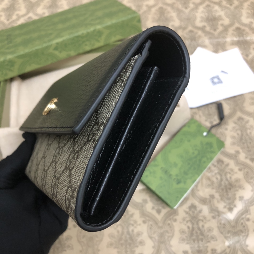 𝐎𝐩𝐡𝐢𝐝𝐢𝐚系列采用意大利进口小牛皮，配以经典双G五金，新的式样和轮廓托的新作登场了。结构形状，其中内