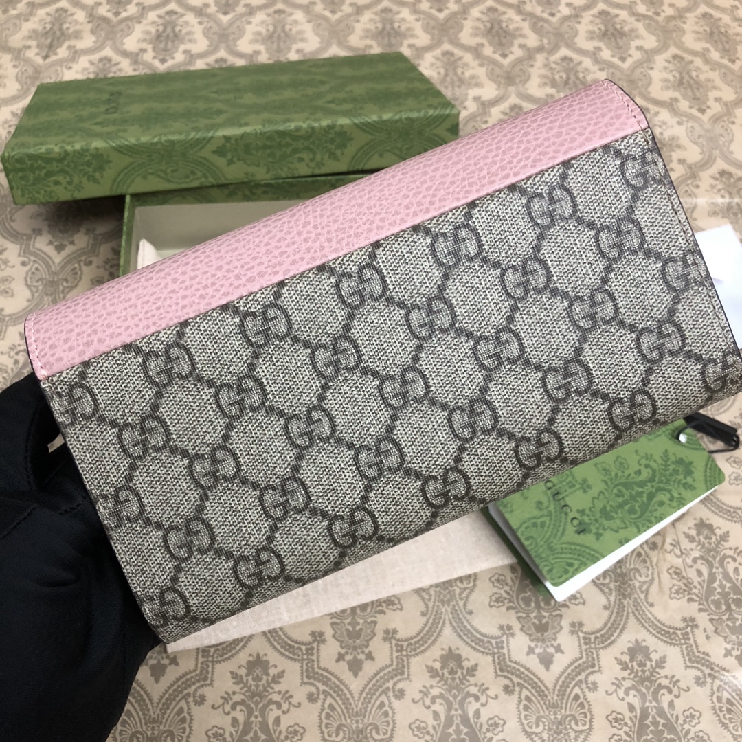 𝐎𝐩𝐡𝐢𝐝𝐢𝐚系列采用意大利进口小牛皮，配以经典双G五金，新的式样和轮廓托的新作登场了。结构形状，其中内