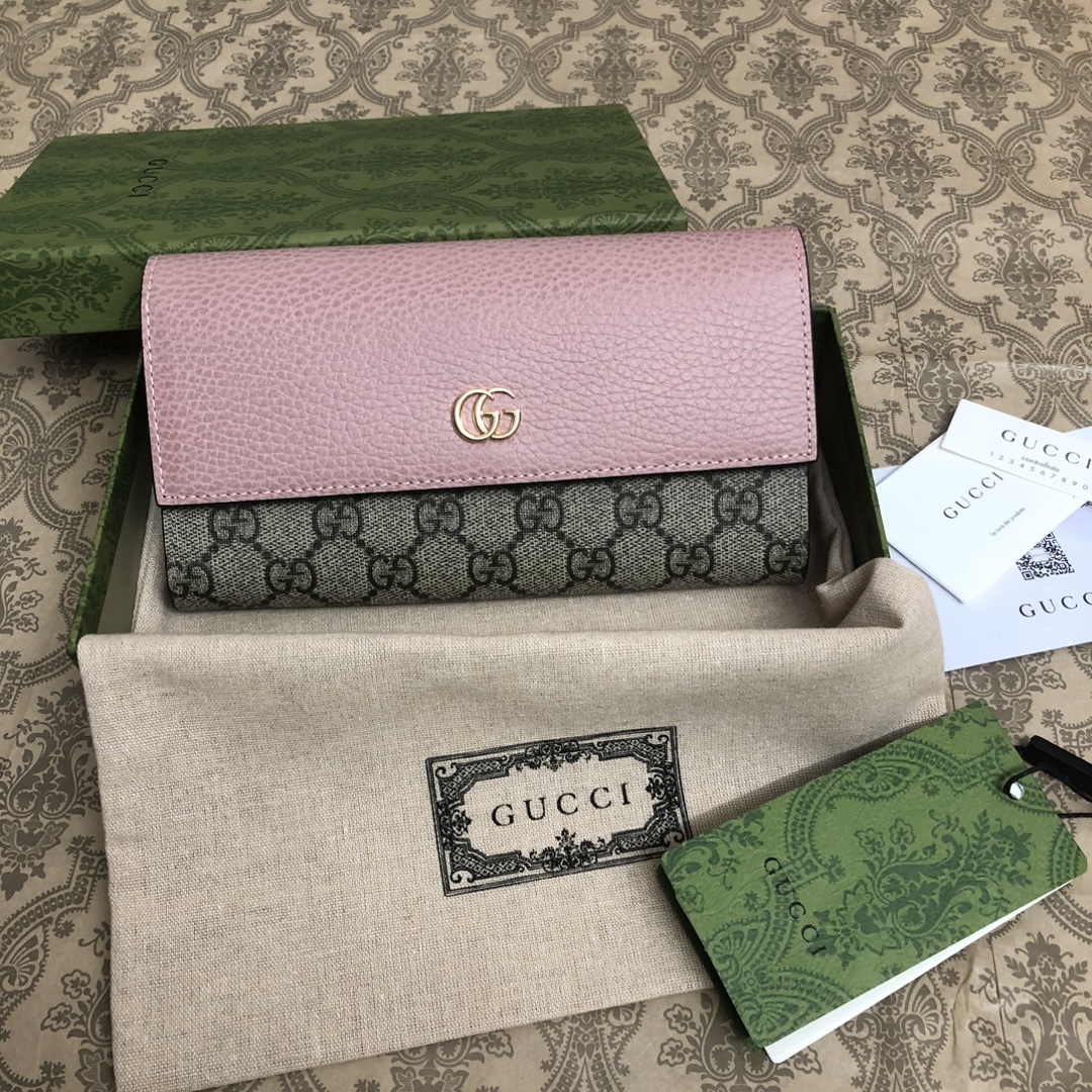 𝐎𝐩𝐡𝐢𝐝𝐢𝐚系列采用意大利进口小牛皮，配以经典双G五金，新的式样和轮廓托的新作登场了。结构形状，其中内