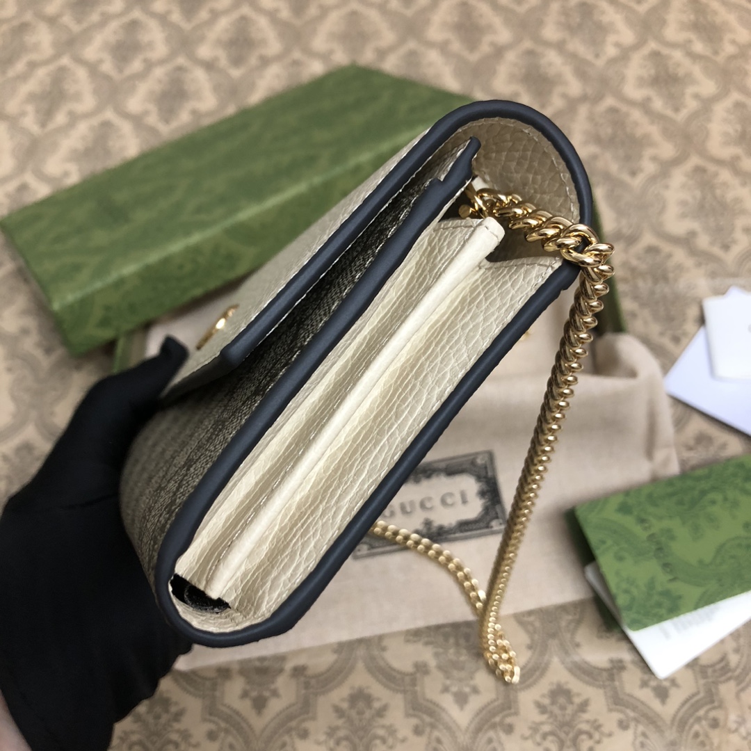 𝐎𝐩𝐡𝐢𝐝𝐢𝐚系列采用意大利进口小牛皮，配以经典双G五金，新的式样和轮廓托的新作登场了。结构形状，其中内