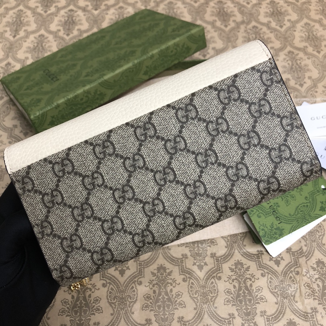 𝐎𝐩𝐡𝐢𝐝𝐢𝐚系列采用意大利进口小牛皮，配以经典双G五金，新的式样和轮廓托的新作登场了。结构形状，其中内