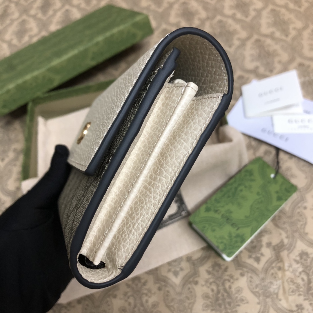𝐎𝐩𝐡𝐢𝐝𝐢𝐚系列采用意大利进口小牛皮，配以经典双G五金，新的式样和轮廓托的新作登场了。结构形状，其中内
