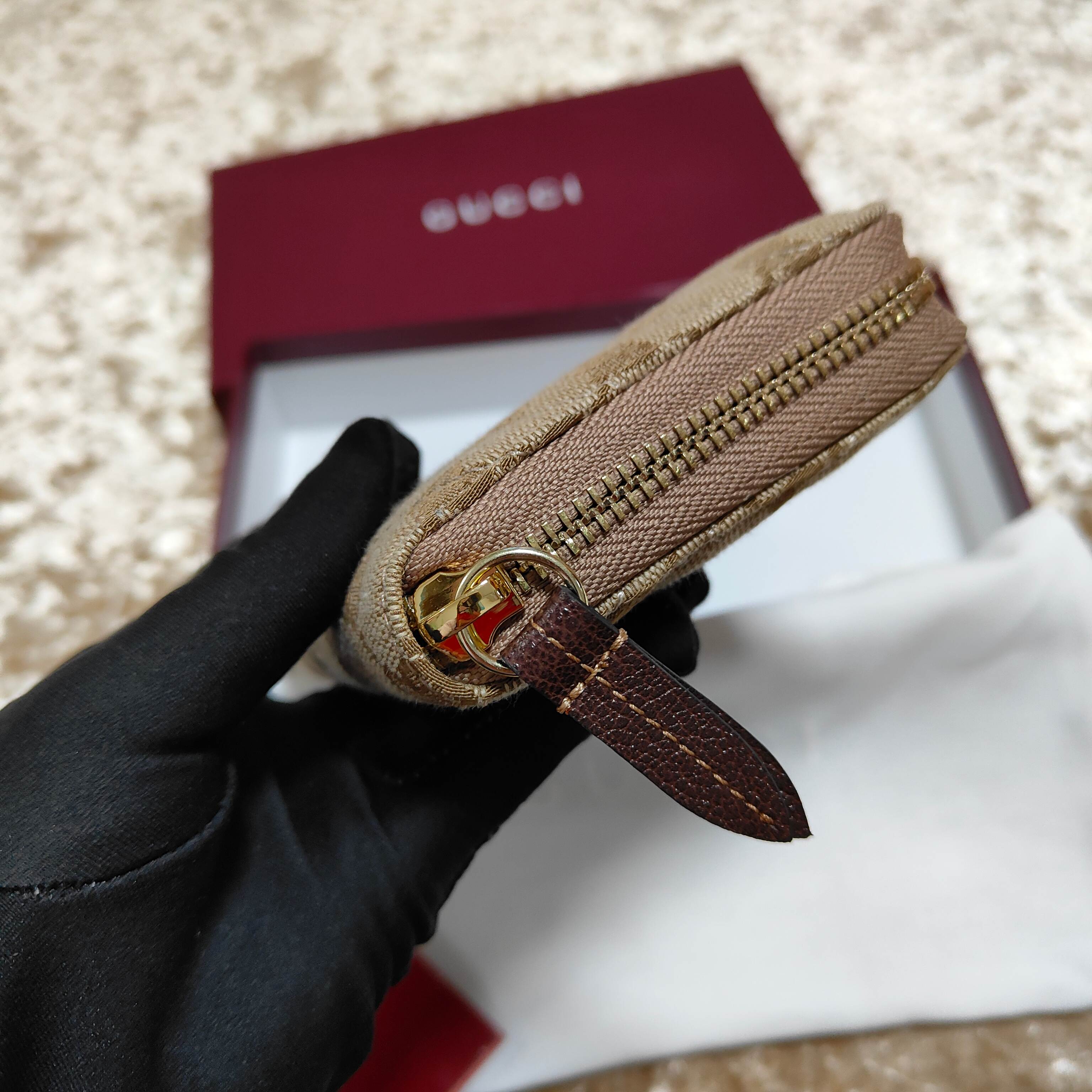 Generation Gucci系列深入探索品牌的典藏和视觉密码，将不同世代的设计融合成一个美学叙事。此