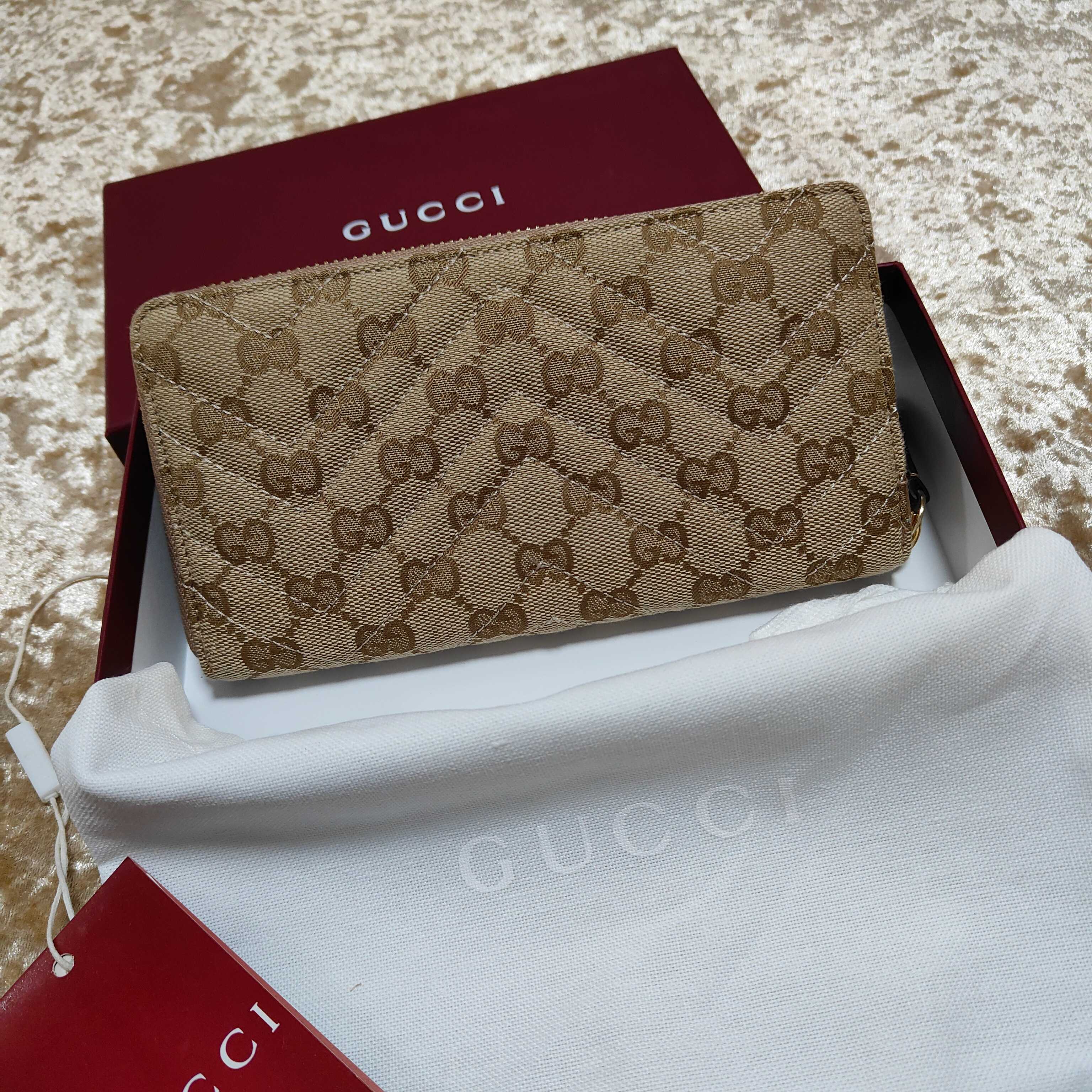 Generation Gucci系列深入探索品牌的典藏和视觉密码，将不同世代的设计融合成一个美学叙事。此