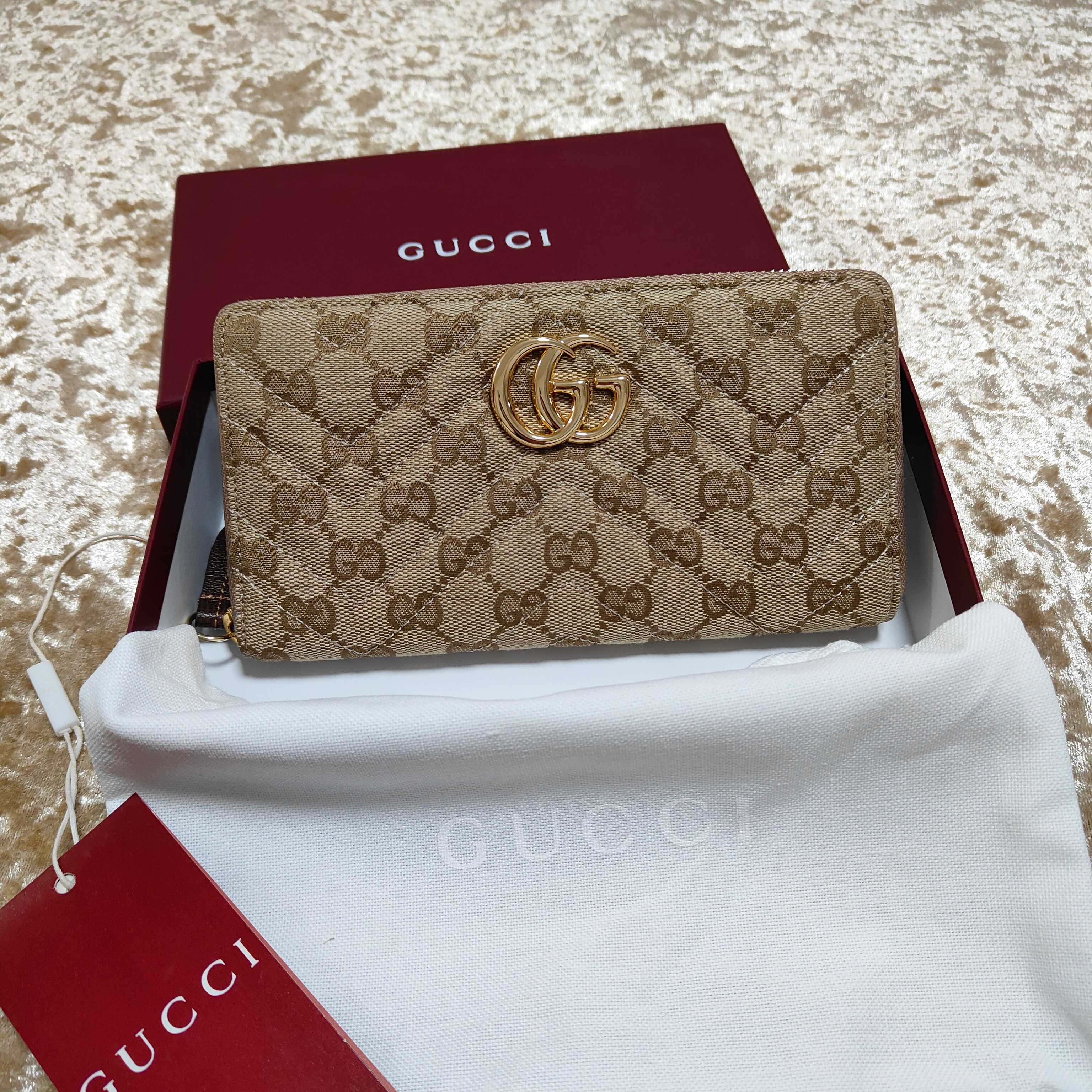 Generation Gucci系列深入探索品牌的典藏和视觉密码，将不同世代的设计融合成一个美学叙事。此